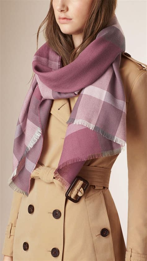 what color matches with burberry scarf|Burberry trench coat.